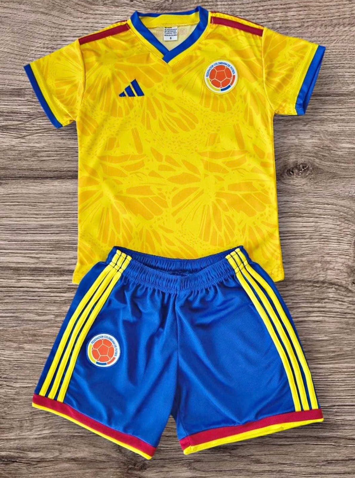 Uniforme Niño Selección Colombia 2026 – Logos Bordados